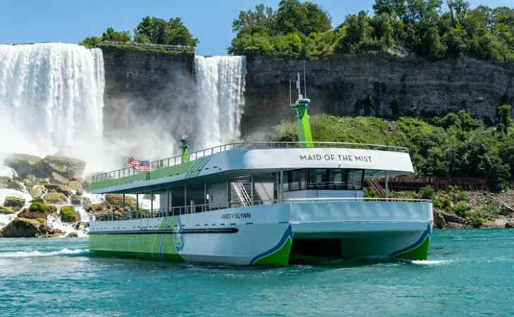 Maid of the Mist' boat ride