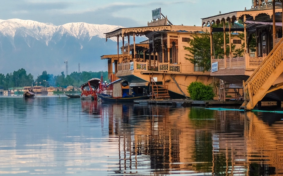 Dal lake Kashmir Image | Kashmir tour package