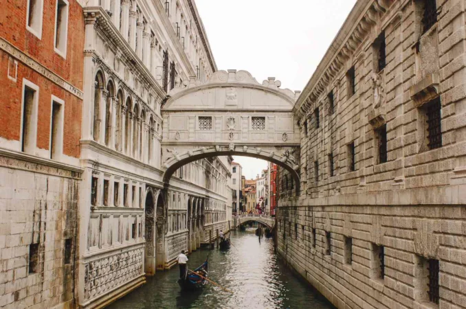 famous bridge of sighs